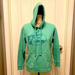 I am selling a bass pro shops sweat shirt.in a light green with dark green logo.